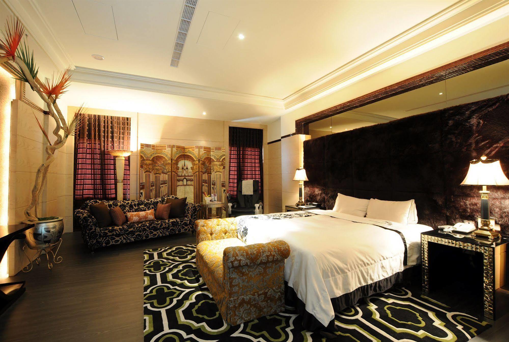Sunshine Motel Taichung Extérieur photo
