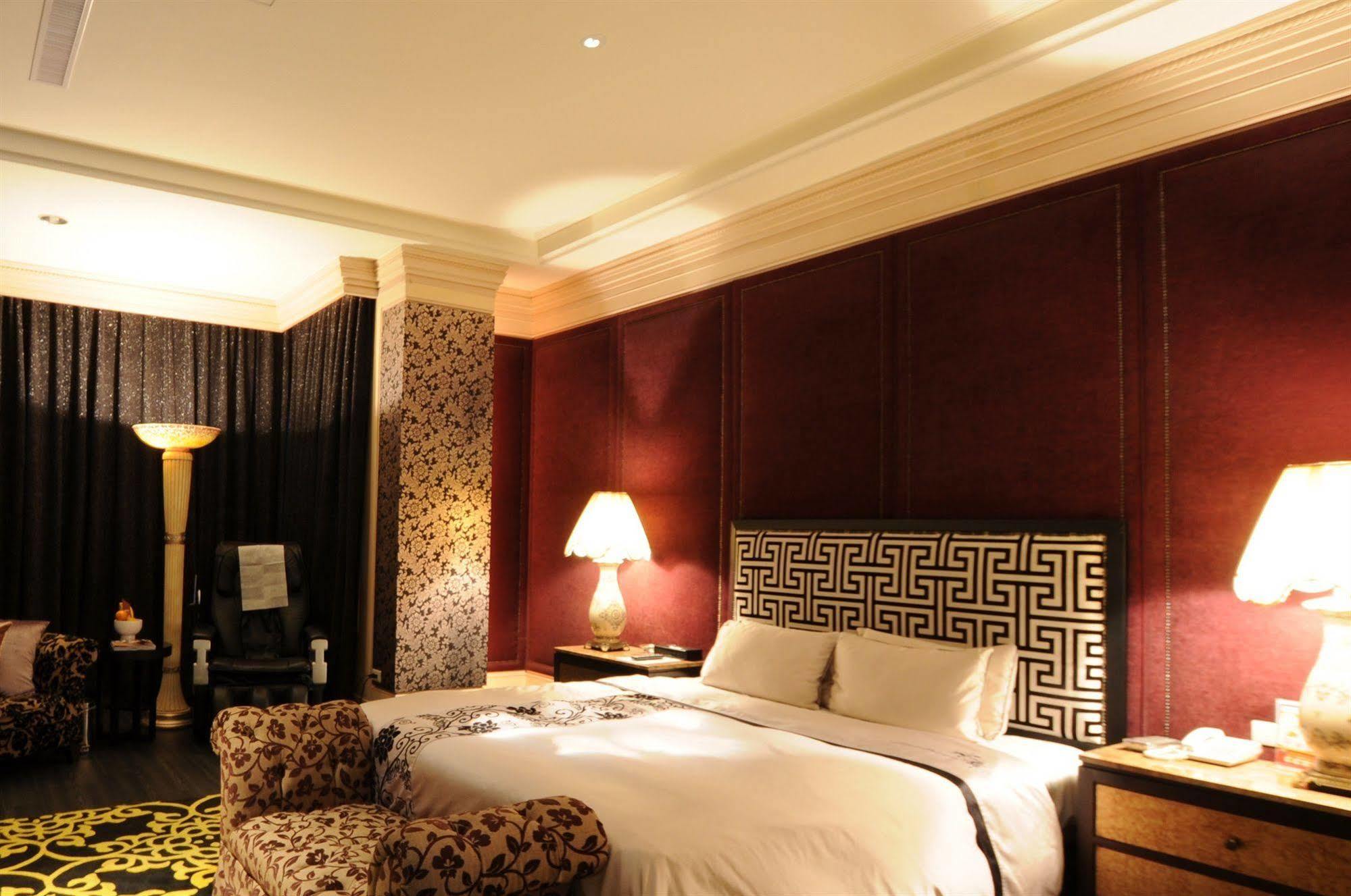 Sunshine Motel Taichung Extérieur photo