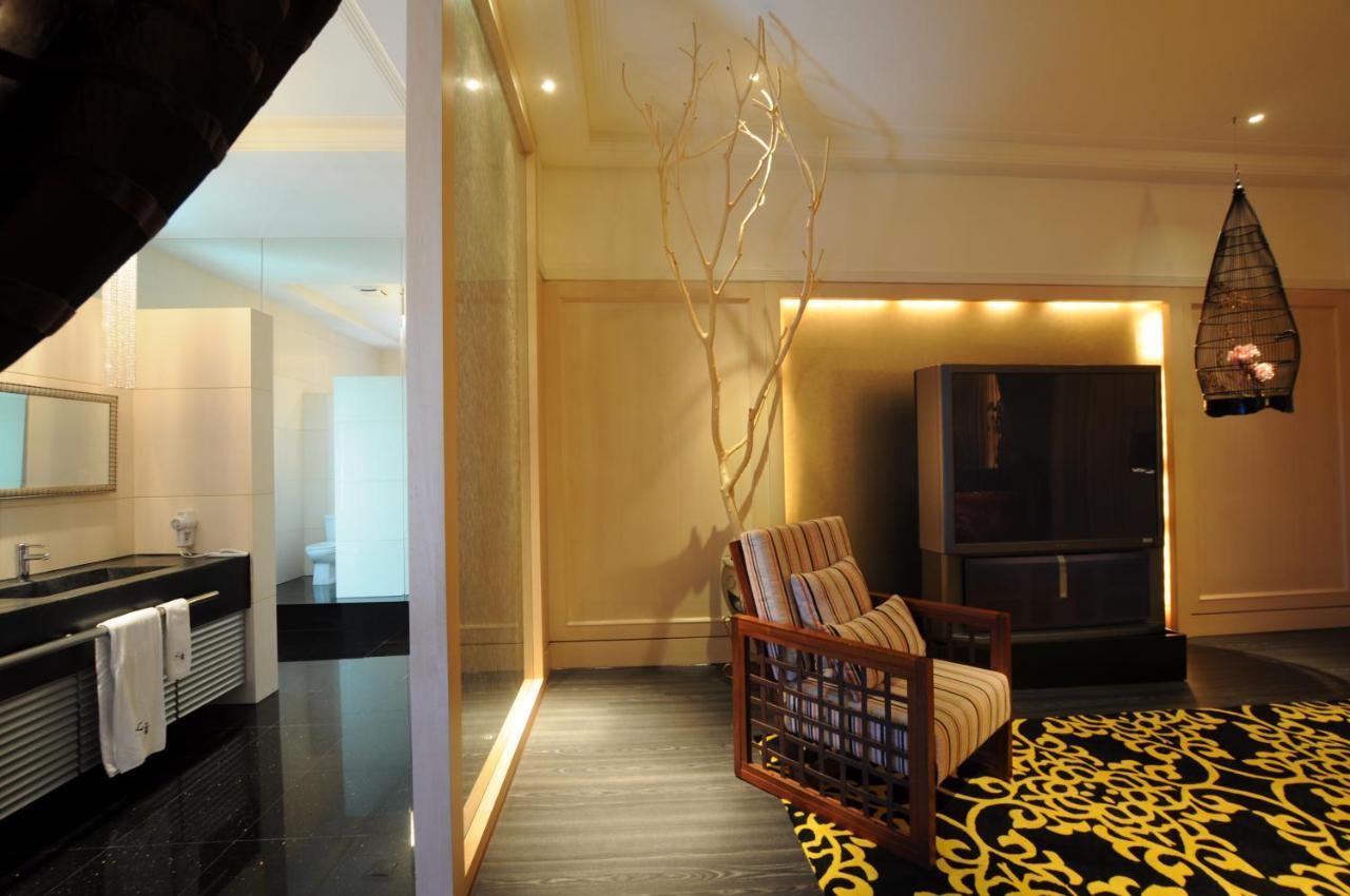 Sunshine Motel Taichung Extérieur photo